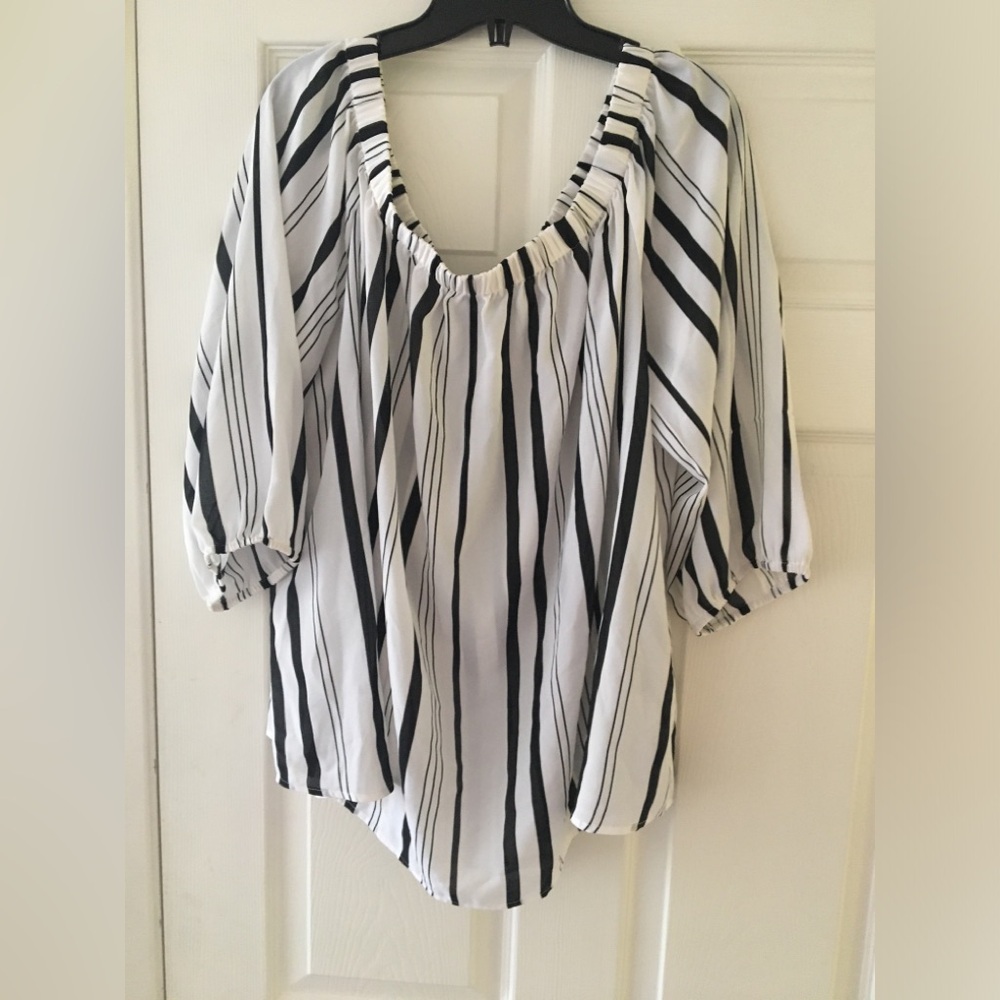 Sz 22, off shoulder peasant top